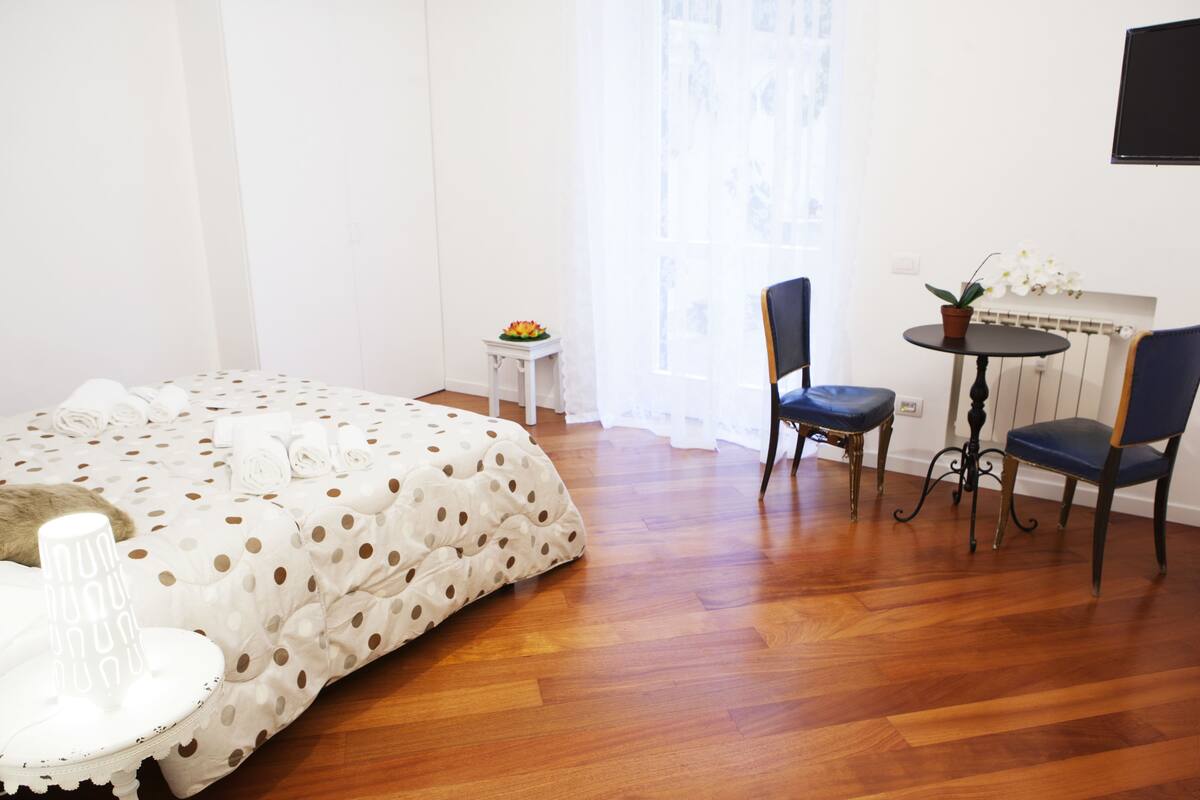 Luxury Room, 1 Bedroom, Garden View | In-room safe, soundproofing, cribs (surcharge), WiFi (free)