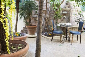 Superior Double Room, Non Smoking, Garden View | Garden view - Domus Dea (Rome)