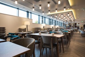 Free daily buffet breakfast - Hampton by Hilton Edinburgh West End (Edinburgh)