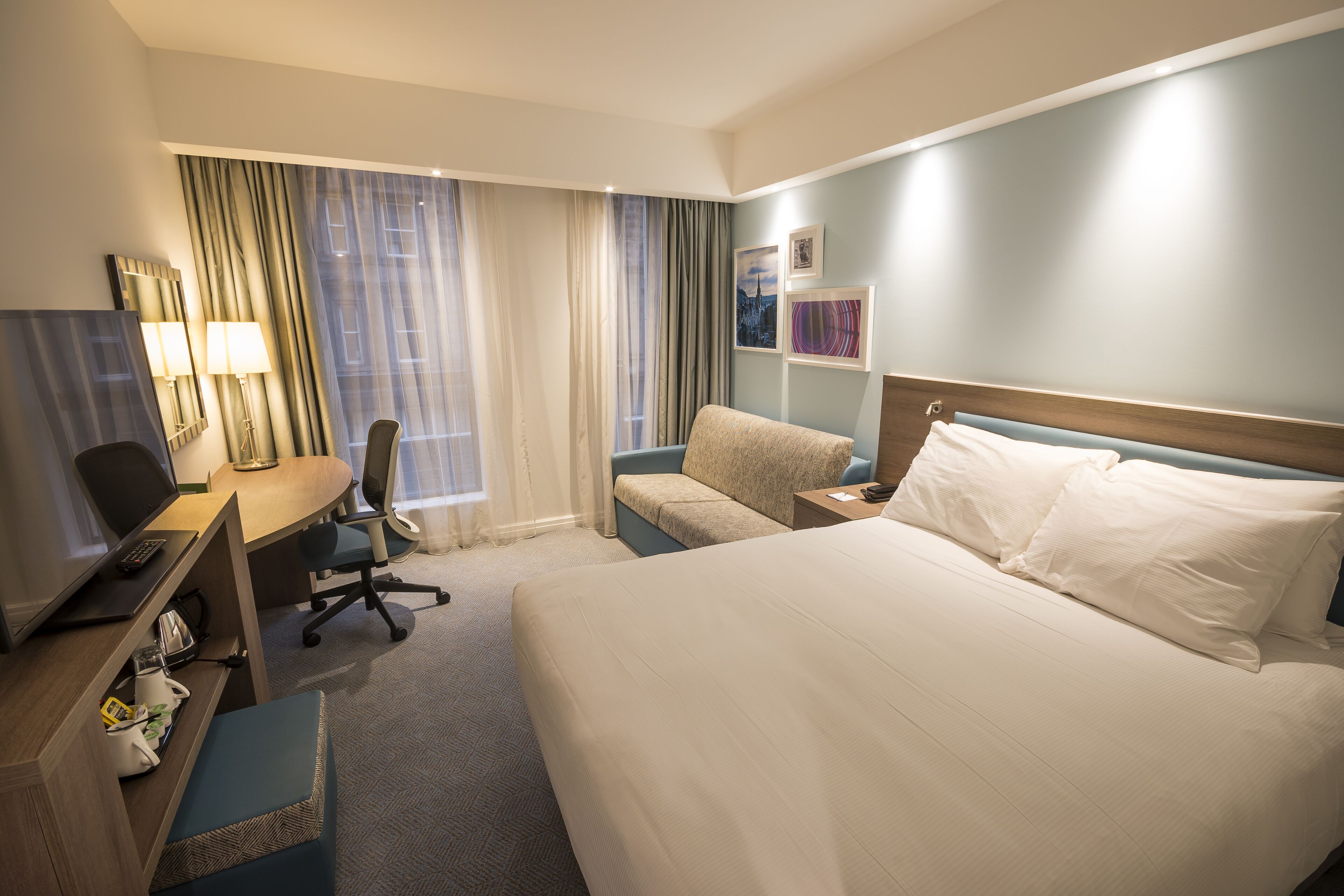 family room, 1 queen bed | hypo-allergenic bedding, in-room safe, desk, iron/ironing board