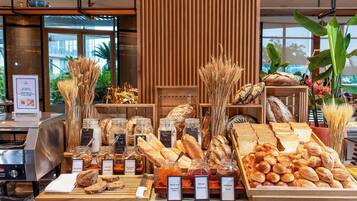 Bữa sáng buffet hàng ngày với phụ phí nhỏ