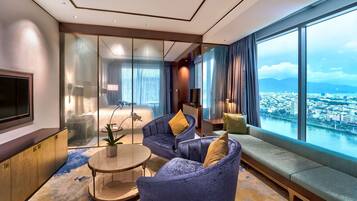 Suite presidencial, 2 habitaciones | Área de sala de estar | Televisión de pantalla plana, chimenea y reproductor de DVD