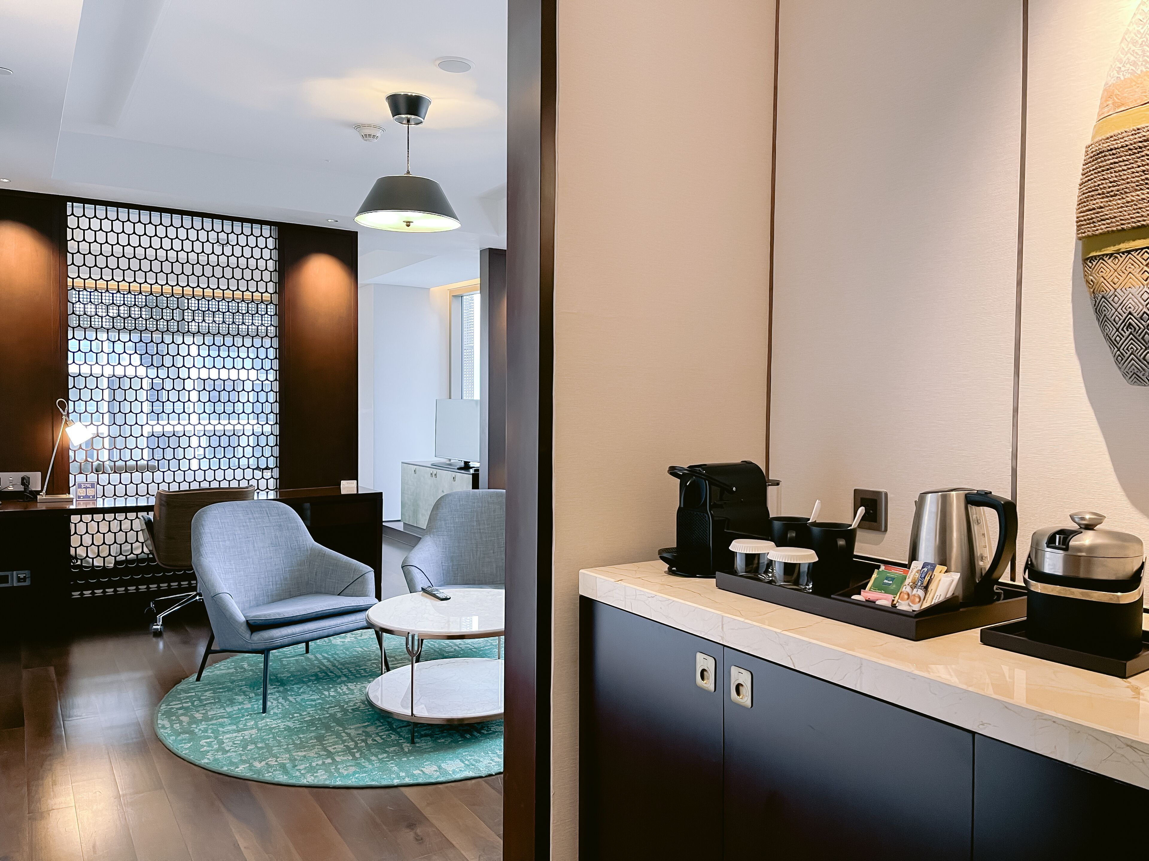 flat-screen tv, fireplace, dvd player