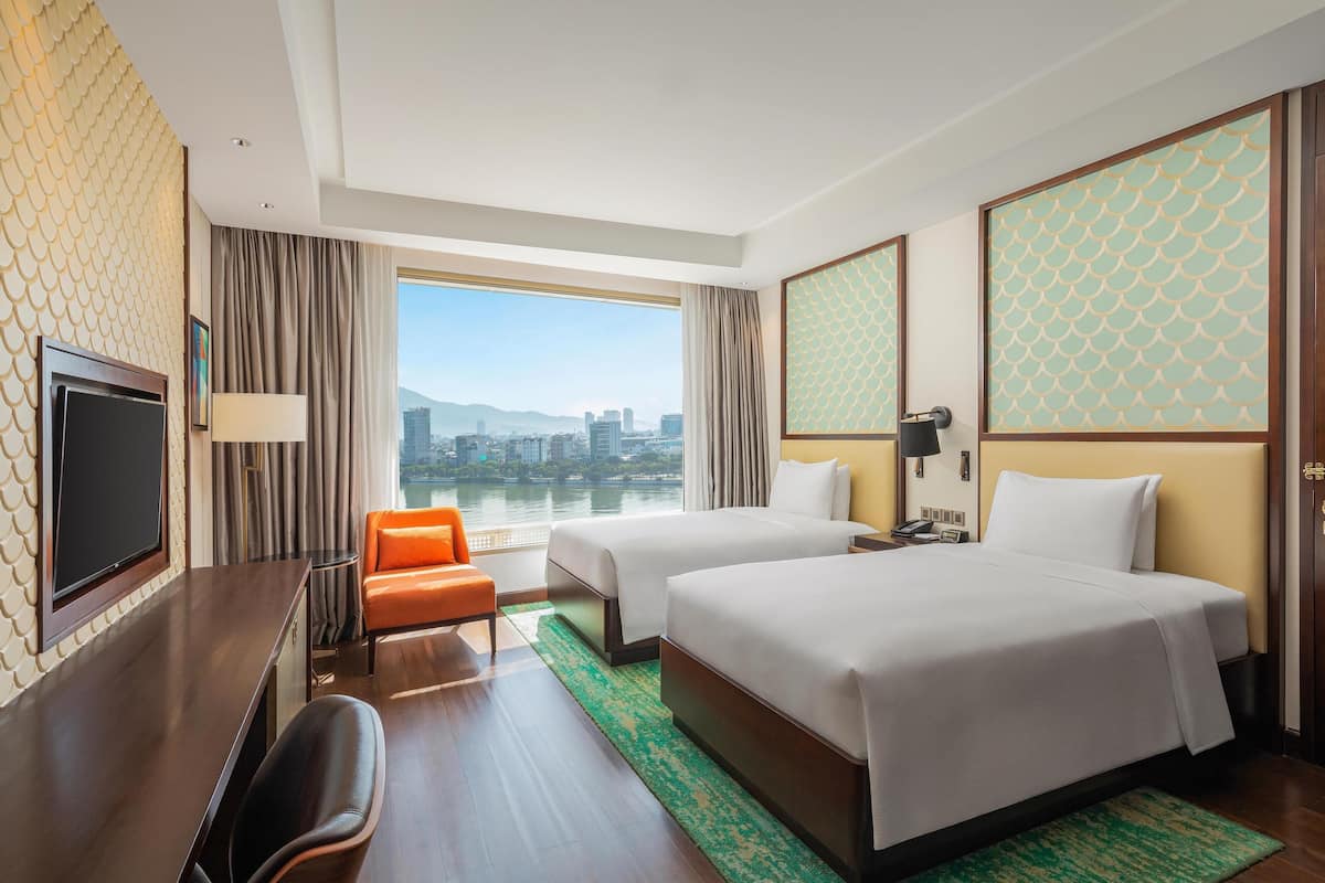 Minibar, in-room safe, desk, laptop workspace