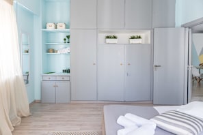 Premium bedding, individually decorated, individually furnished - Syntagma Square Apartments by Livin Urbban (Athens)