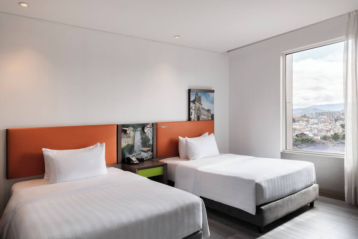 Chambre avec lits jumeaux, 2 lits jumeaux | Literie de qualité, couette en duvet, lit avec matelas Select Comfort