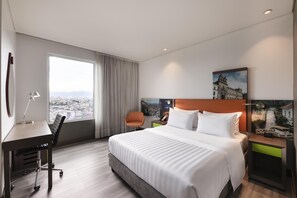 Room, 1 Queen Bed | Premium bedding, down duvets, Select Comfort beds, in-room safe - Hampton by Hilton Bogota Airport (Bogotá)