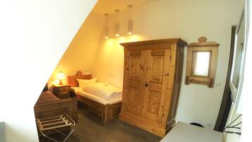 Comfort Single Room | Hypo-allergenic bedding, desk, free WiFi
