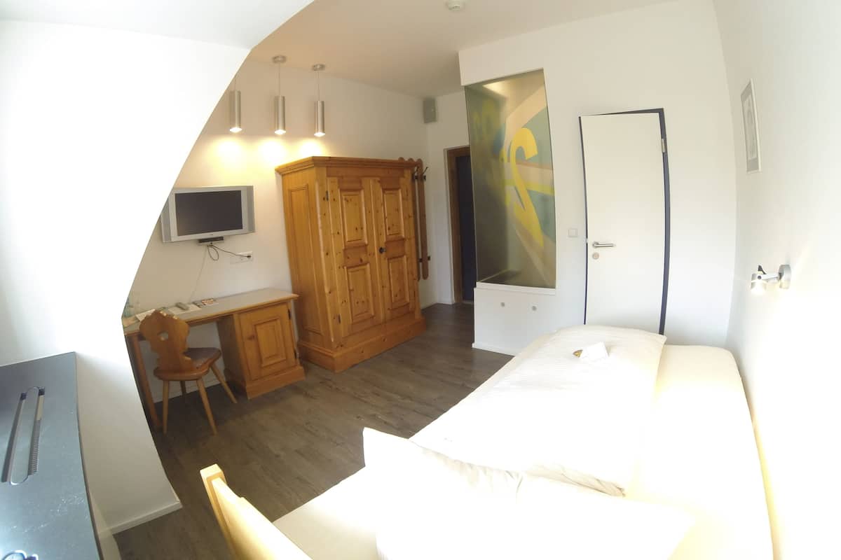 Chambre Simple Confort | Literie hypoallergénique, bureau, Wi-Fi gratuit