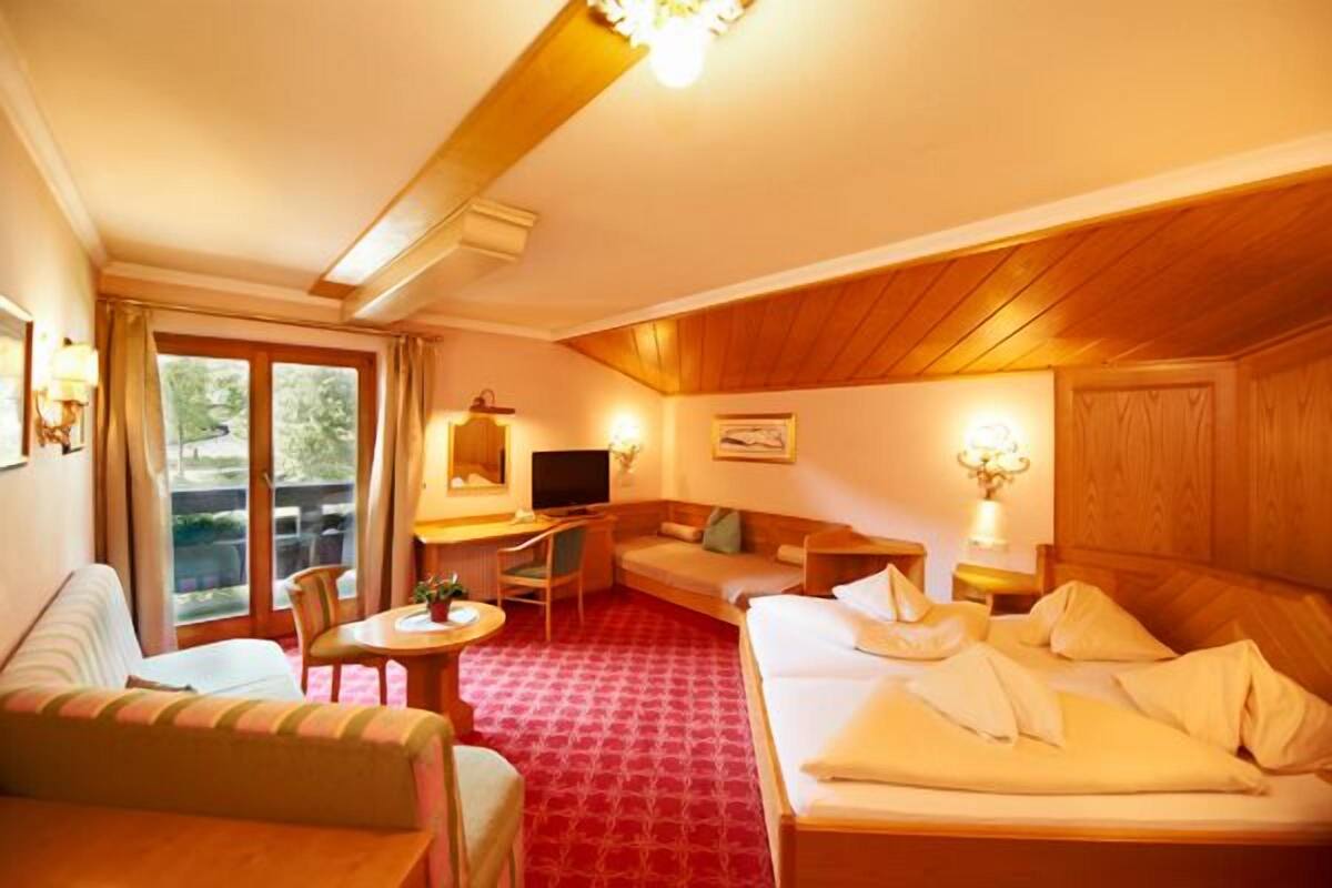 Deluxe Double Room, 1 Bedroom, Balcony, Mountain View