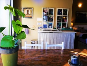 Honeymoon Studio Suite, 1 Bedroom, Balcony, Mountain View (Lilacs) | Room amenity