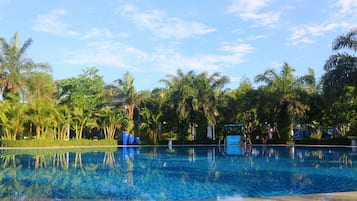 Hồ bơi trong nhà, hồ bơi ngoài trời
