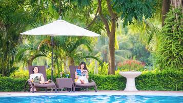 Piscine couverte, piscine extérieure