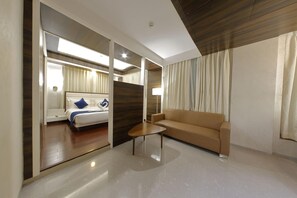 Premium bedding, minibar, in-room safe, desk - Hotel Silver Heights (Ahmedabad)