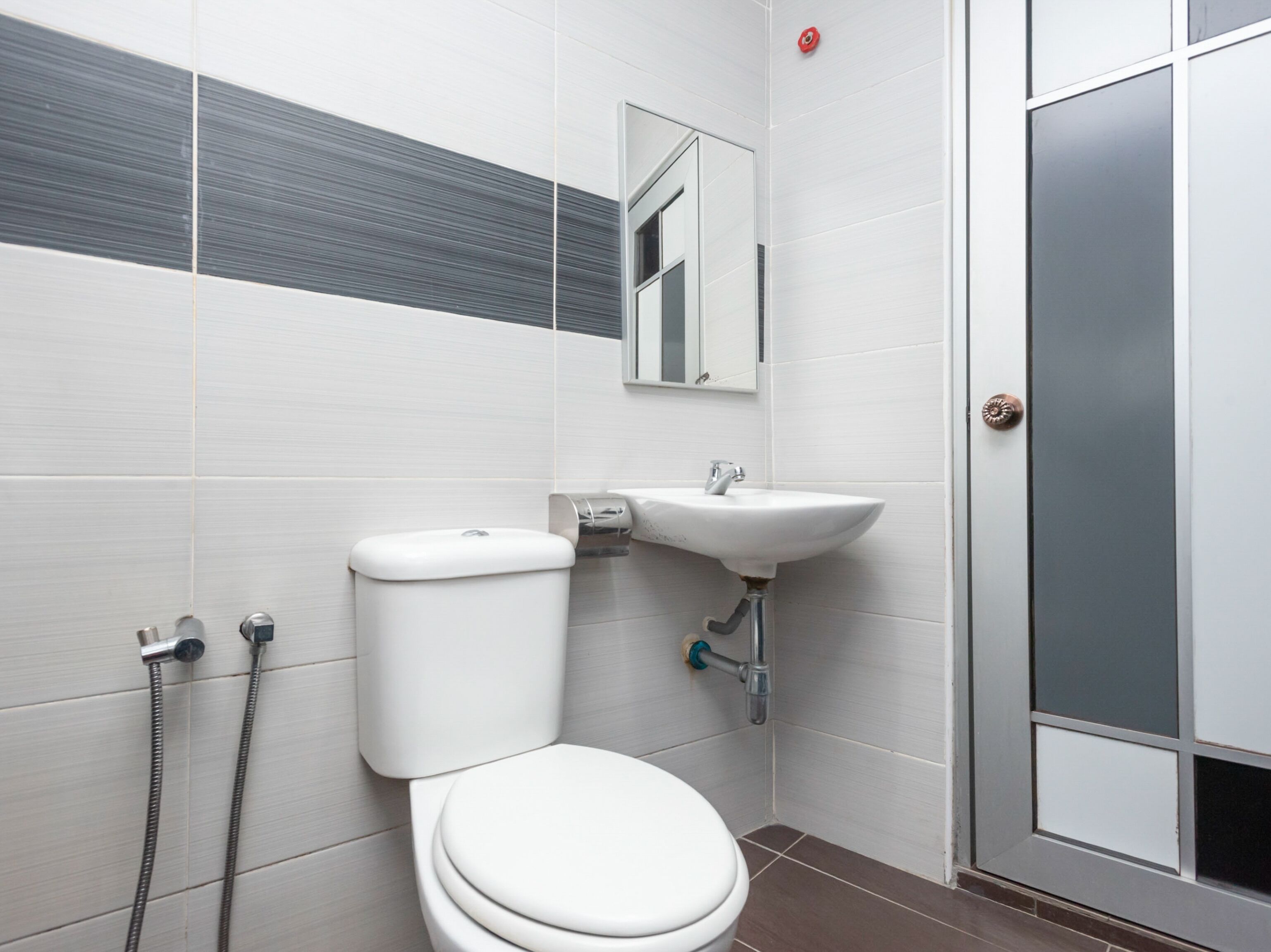 superior suite | bathroom | shower, free toiletries, towels