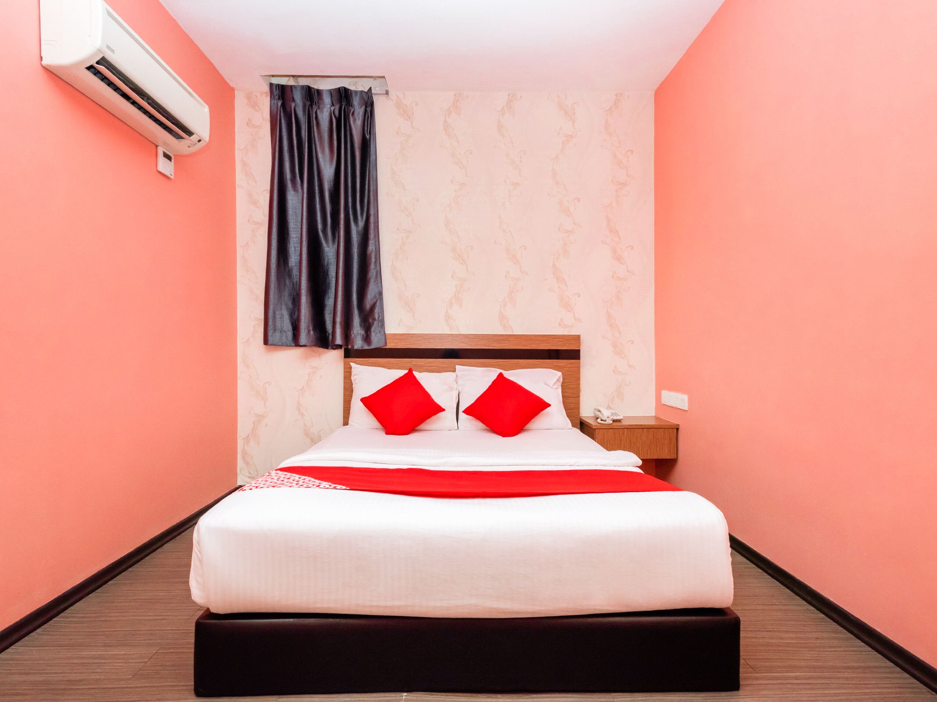 deluxe double room, 1 double bed | desk, iron/ironing board, free wifi