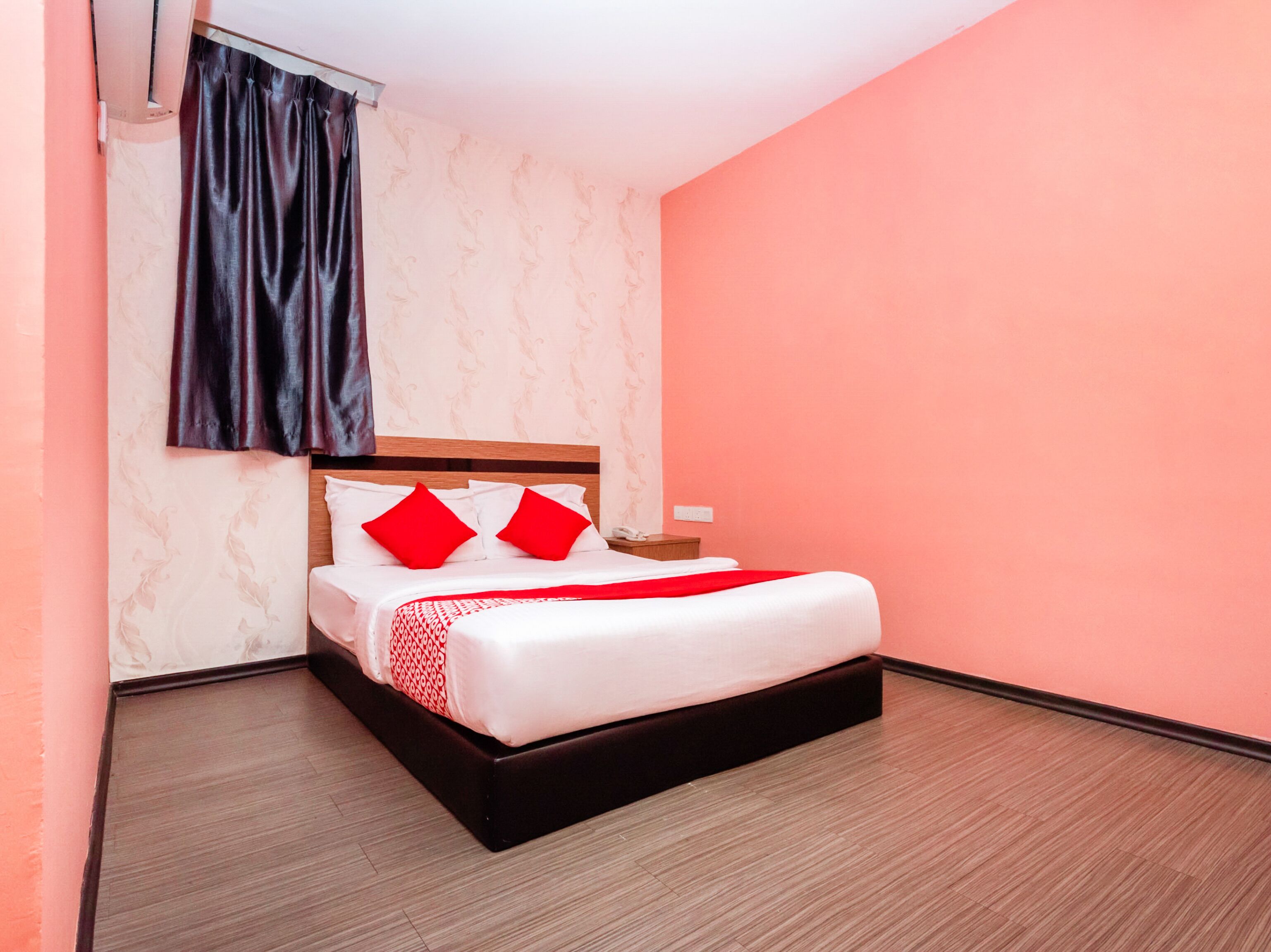 deluxe double room, 1 double bed | desk, iron/ironing board, free wifi