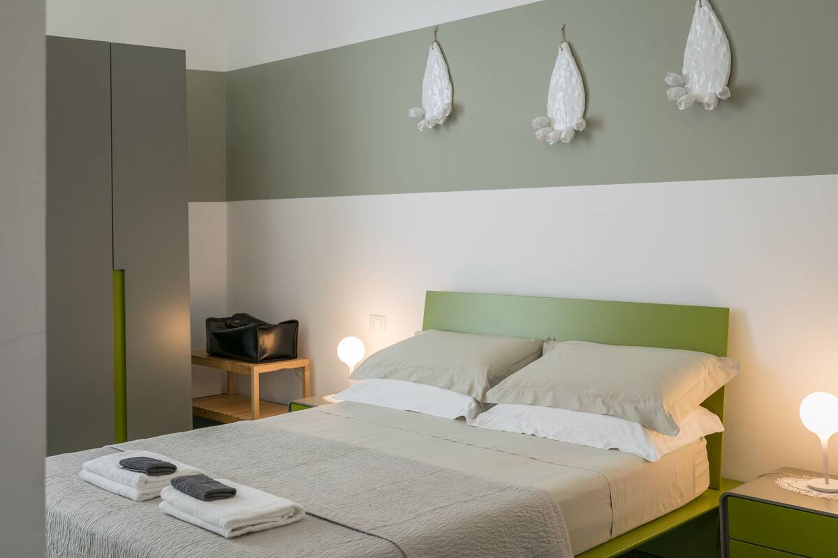 Down duvets, desk, free WiFi, bed sheets