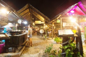 Outdoor dining - The Hip Resort at Phi Phi (Ko Phi Phi)