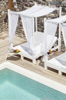 Outdoor pool, pool umbrellas, sun loungers
