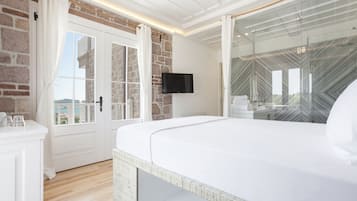 Panorama-Zimmer, 1 Doppelbett, Balkon, Meerblick | Hochwertige Bettwaren, Minibar, Zimmersafe, Verdunkelungsvorhänge