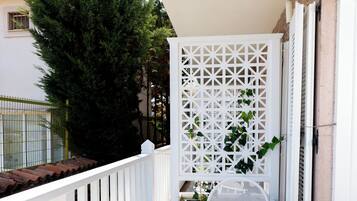 Cift Kislilik Bahce Manzarali | Balcony