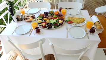 Se sirven desayunos, almuerzos y cenas; cocina internacional