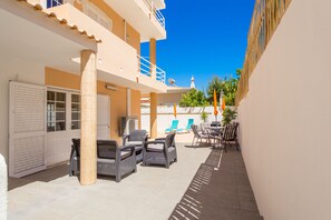 BBQ/picnic Area - My Guest House - Hostel (Portimão)