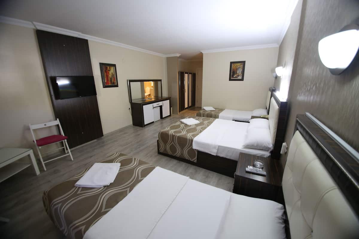 Quarto triplo | Frigobar, Wi-Fi de cortesia