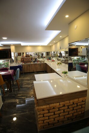 Free daily buffet breakfast - Konak EuroBest Otel (Izmir)