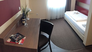 Single Room | Desk, cribs (free), WiFi (free) - Hotel Hoppe (Witten)
