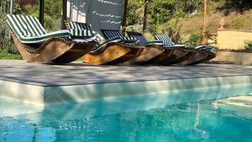 Deluxe-Vierbettzimmer | Terrasse/Patio