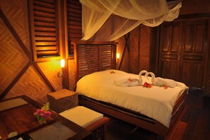 Kamar Double | Seprai premium, brankas, meja kerja, dan Wi-Fi gratis