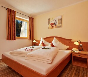 Apartment, 1 Bedroom, Balcony (Arnika) | 1 bedroom, in-room safe, desk, free cots/infant beds