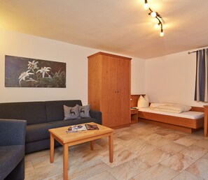 Appartement, cuisine (Edelweiss) | 1 chambre, coffres-forts dans les chambres, bureau, lits bébé (gratuits)