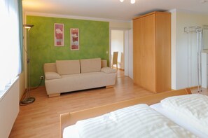 เตารีด/โต๊ะรีดผ้า, เปล/เตียงเด็กอ่อน, Wi-Fi ฟรี, ผ้าปูที่นอน