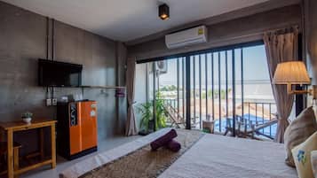 Desk, free WiFi, bed sheets