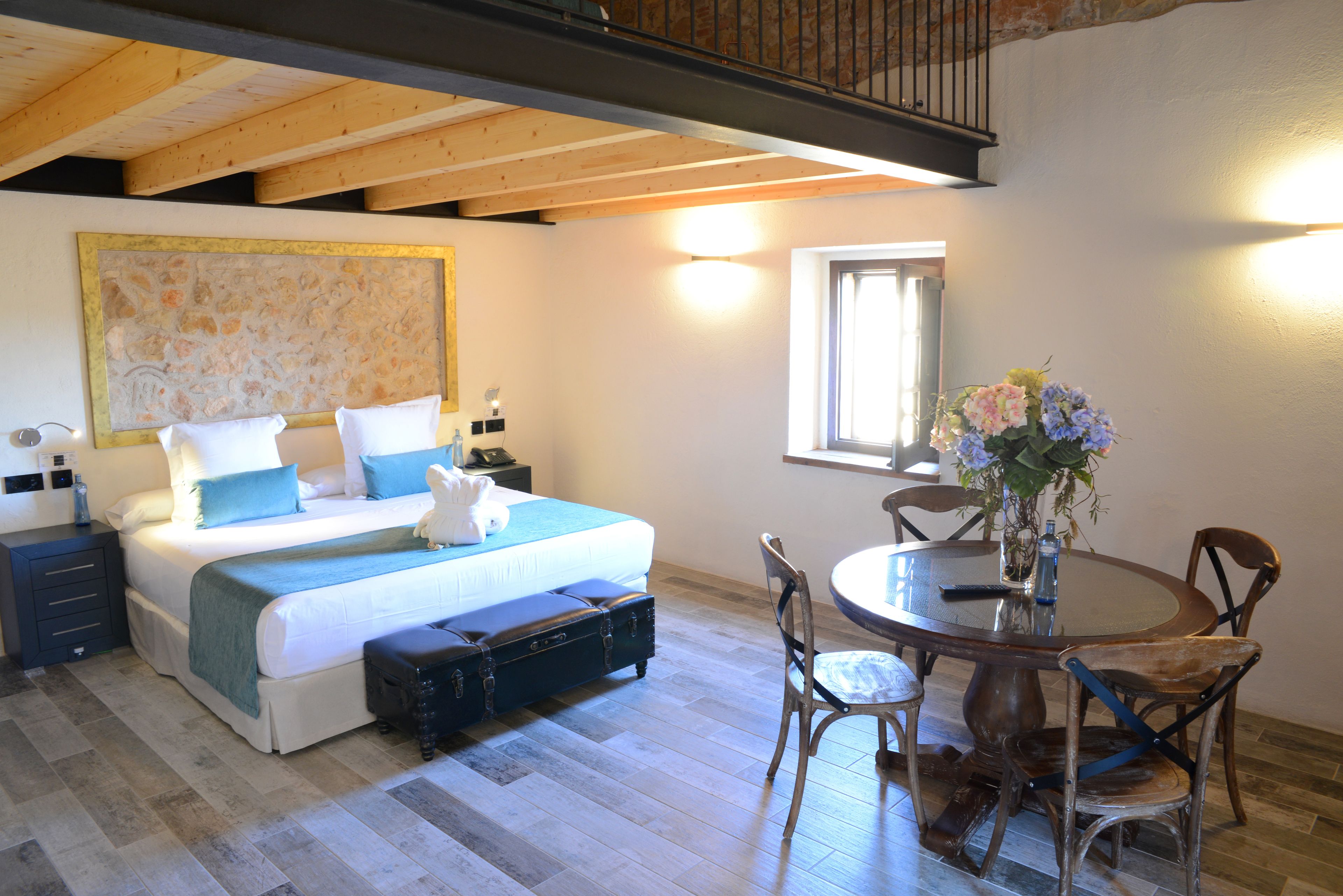 suite, 1 king bed | minibar, in-room safe, desk, blackout curtains