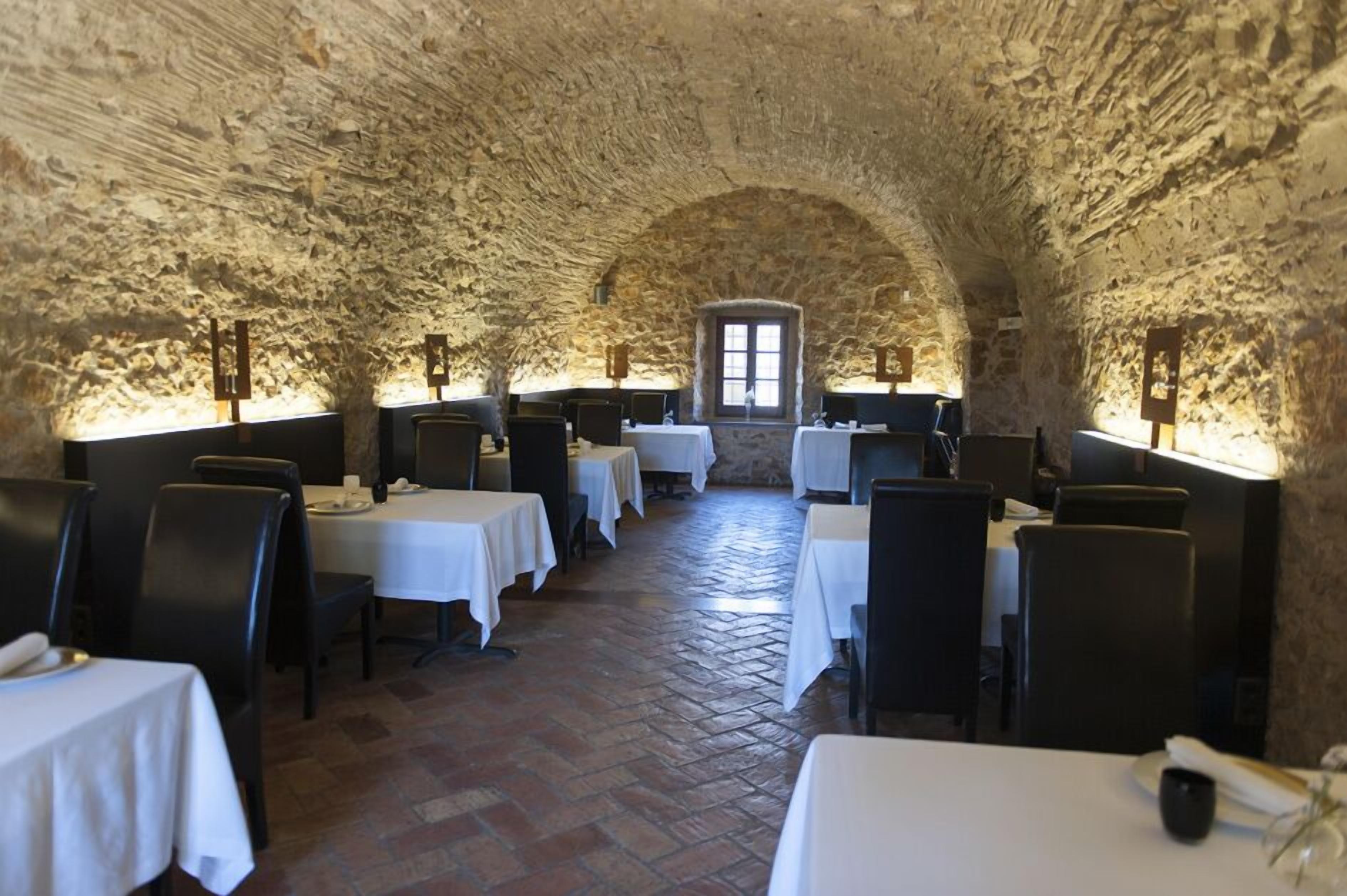 breakfast, lunch and dinner served