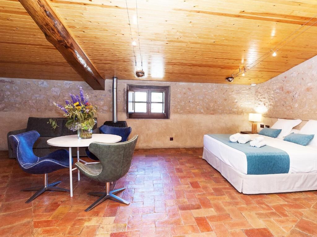 junior suite, 1 king bed | minibar, in-room safe, desk, blackout curtains