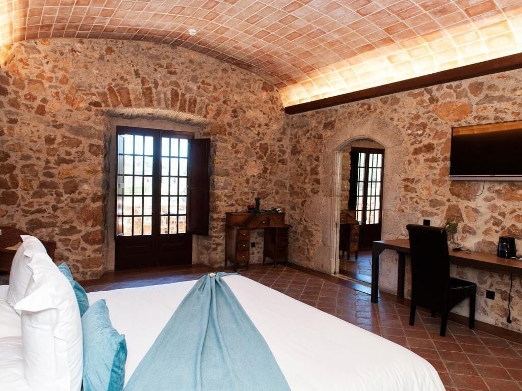 junior suite, 1 king bed | minibar, in-room safe, desk, blackout curtains