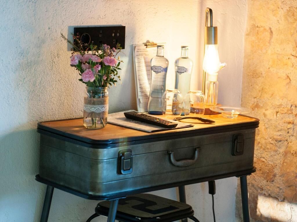 standard double room, 1 king bed | minibar, in-room safe, desk, blackout curtains