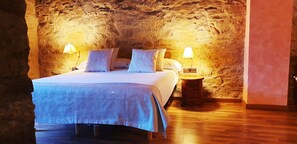 Family Room, 1 King Bed | Soundproofing, iron/ironing board - Can Gasparó Hotel Rural & Restaurant (Planoles)