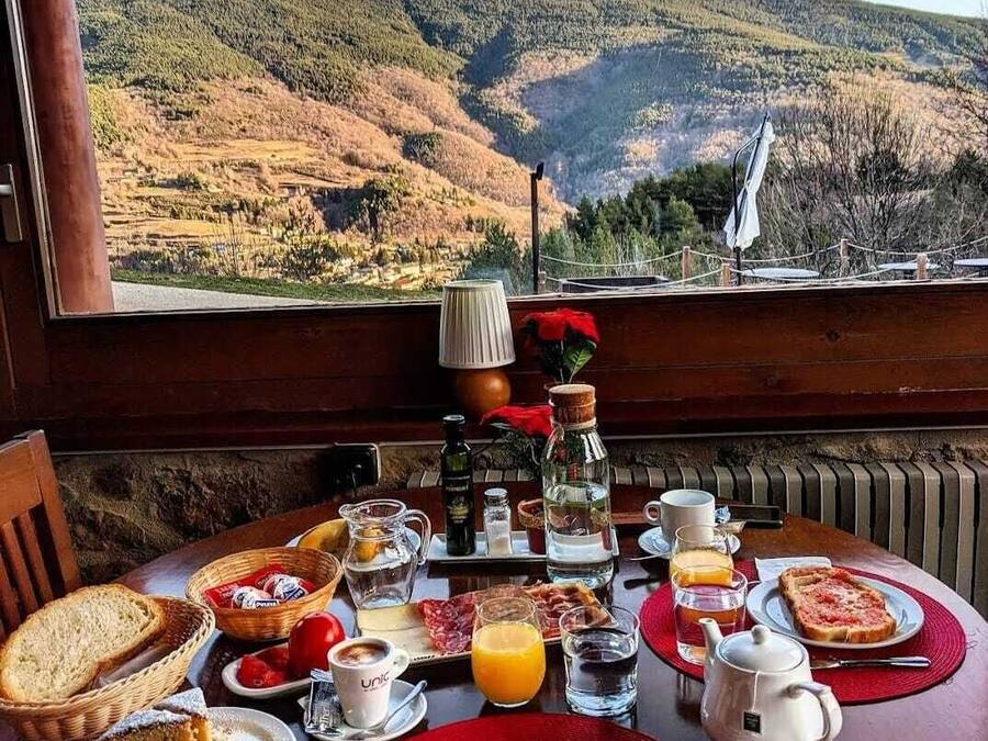 Kontinental frukost varje dag (EUR 9 per person)