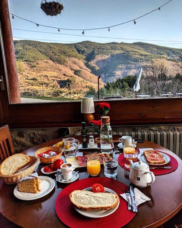 Daily continental breakfast (EUR 9 per person) - Can Gasparó Hotel Rural & Restaurant (Planoles)