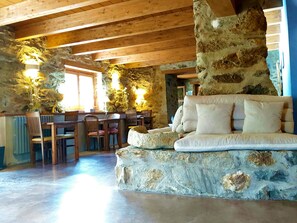 Flat-screen TV - Can Gasparó Hotel Rural & Restaurant (Planoles)