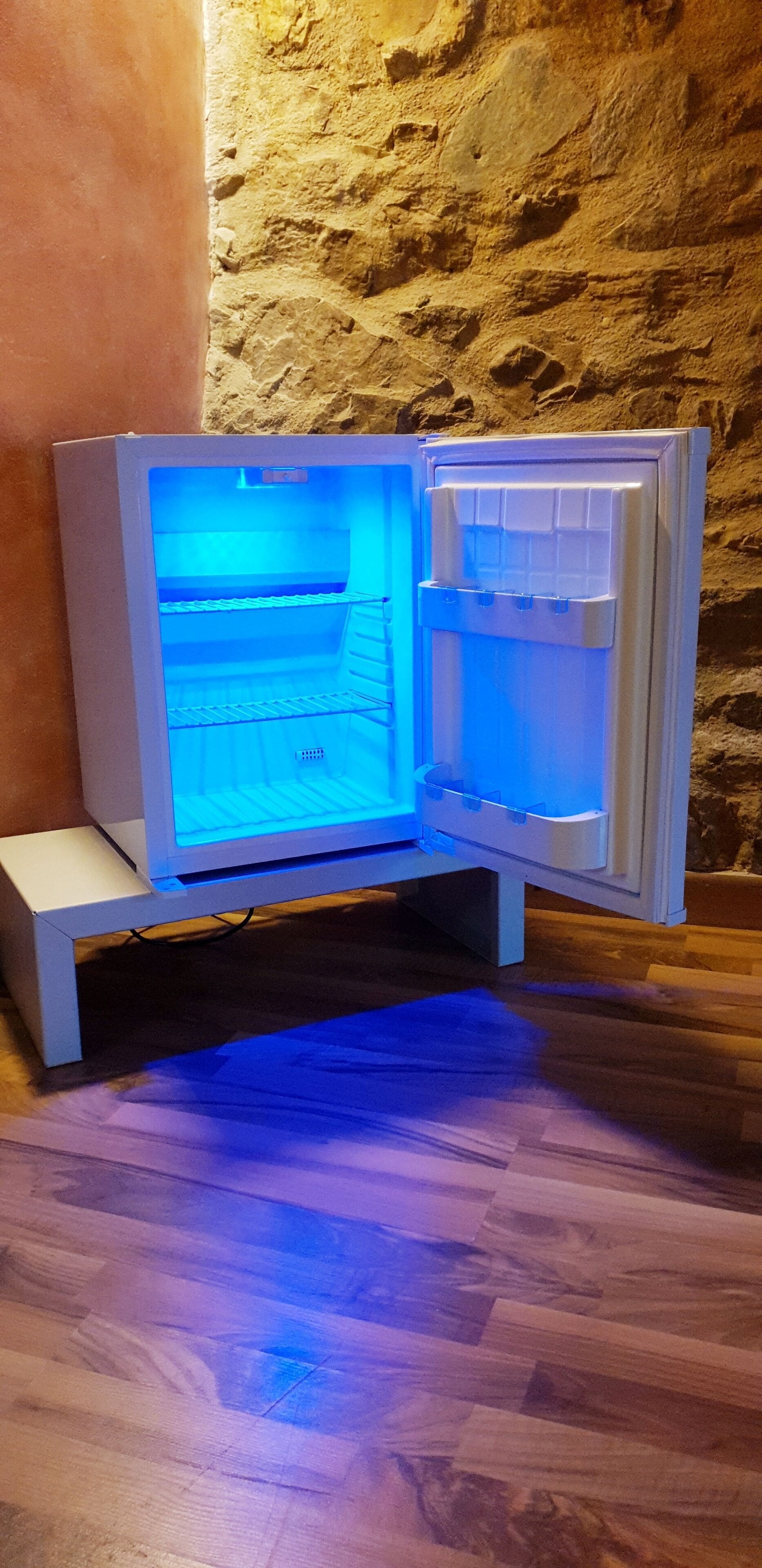 family room, 1 king bed | soundproofing, iron/ironing board