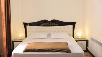 Standard Double Room | Desk, laptop workspace, soundproofing, free WiFi