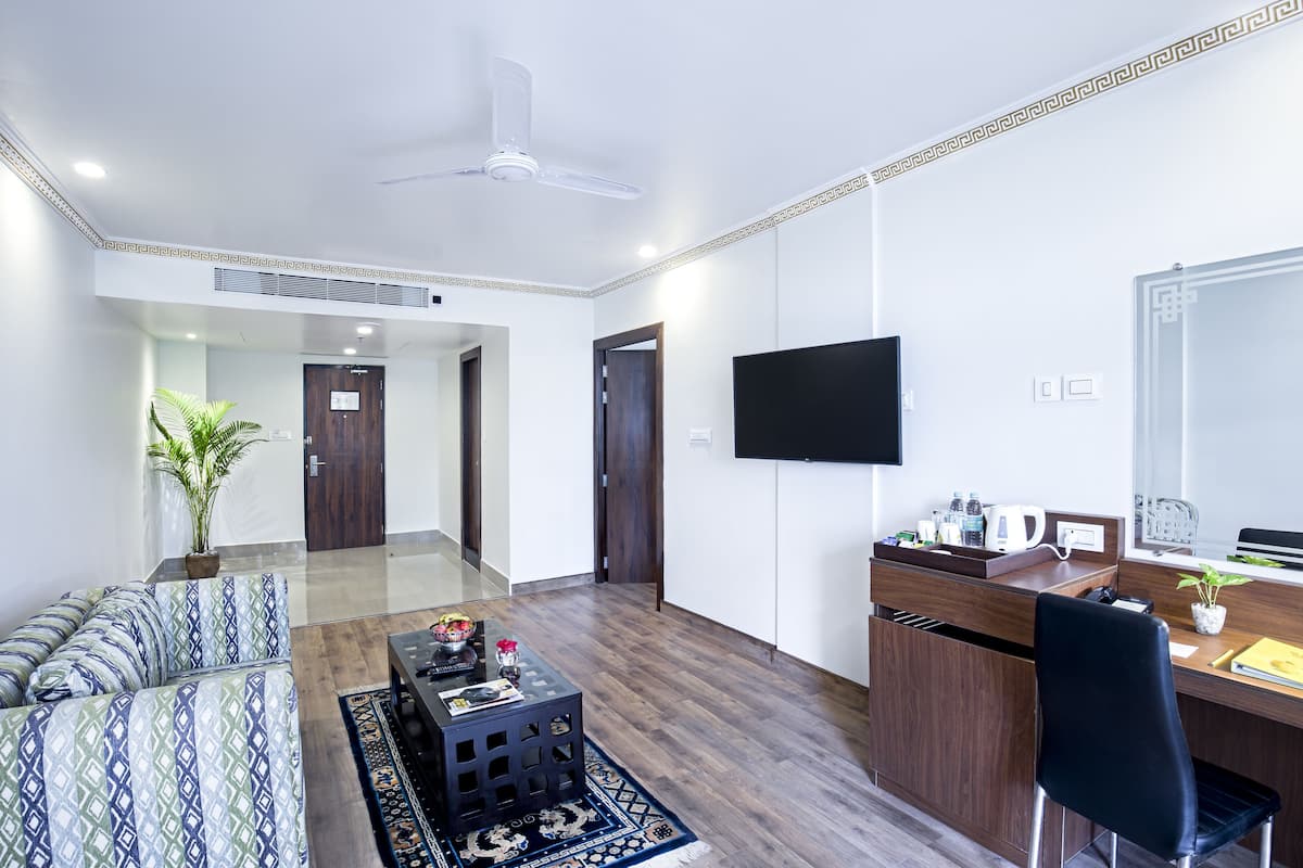 Suite | 1 slaapkamer, luxe beddengoed, een kluis op de kamer, een bureau