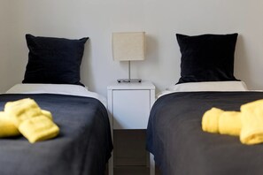 Comfort Studio, 2 Single Beds | Egyptian cotton sheets, premium bedding, desk, iron/ironing board